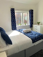 Birmingham Blissful Retreat - 4 Bedroom