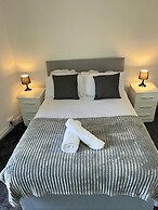 Birmingham Blissful Retreat - 4 Bedroom