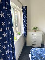 Birmingham Blissful Retreat - 4 Bedroom