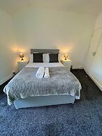 Birmingham Blissful Retreat - 4 Bedroom