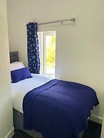 Birmingham Blissful Retreat - 4 Bedroom