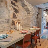 Rebecca Suite Nearby Urio s Castle