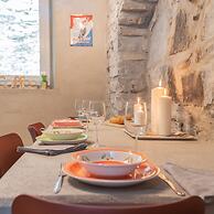 Rebecca Suite Nearby Urio s Castle