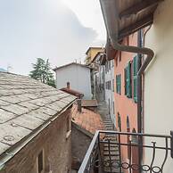 Rebecca Suite Nearby Urio s Castle