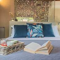 Rebecca Suite Nearby Urio s Castle