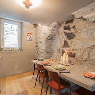 Rebecca Suite Nearby Urio s Castle