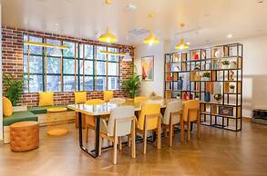 Bloom Hub WEH Andheri