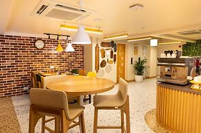 Bloom Hub WEH Andheri