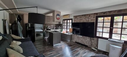 Manos Luxury Apartments