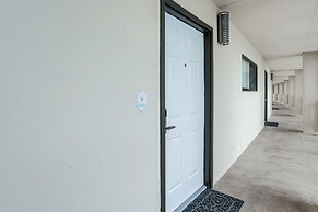 Pool & Beach Access: Oceanfront Galveston Condo