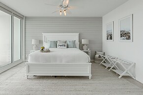 Pool & Beach Access: Oceanfront Galveston Condo