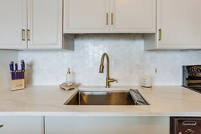 Pool & Beach Access: Oceanfront Galveston Condo