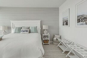 Pool & Beach Access: Oceanfront Galveston Condo