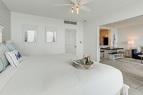 Pool & Beach Access: Oceanfront Galveston Condo