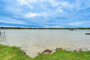 Kayak & Fish: 1 Block to Lakeside Park & Ramp!