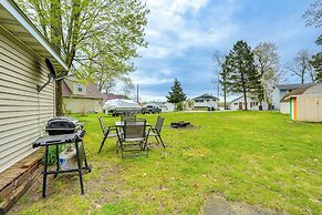 Kayak & Fish: 1 Block to Lakeside Park & Ramp!