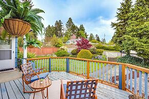 Vibrant Tacoma Retreat, Near Point Defiance Park!