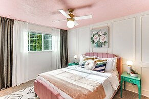 Vibrant Tacoma Retreat, Near Point Defiance Park!