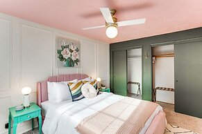 Vibrant Tacoma Retreat, Near Point Defiance Park!