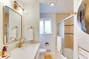 Vibrant Tacoma Retreat, Near Point Defiance Park!