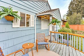 Vibrant Tacoma Retreat, Near Point Defiance Park!