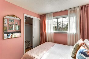 Vibrant Tacoma Retreat, Near Point Defiance Park!