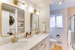 Vibrant Tacoma Retreat, Near Point Defiance Park!