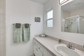 Newly Renovated Serene San Diego Retreat: Hot Tub