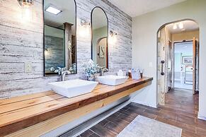 Ice Fishing On-site: Waterfront Nekoosa Home!