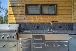 Chic Bellaire Home w/ Outdoor Kitchen on Clam Lake