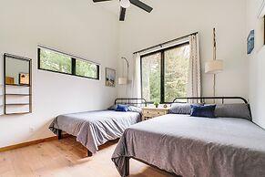 Chic Bellaire Home w/ Outdoor Kitchen on Clam Lake