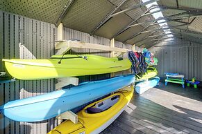 Chic Bellaire Home w/ Outdoor Kitchen on Clam Lake