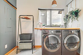 Chic Bellaire Home w/ Outdoor Kitchen on Clam Lake