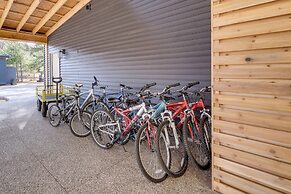 Chic Bellaire Home w/ Outdoor Kitchen on Clam Lake