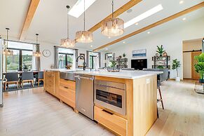 Chic Bellaire Home w/ Outdoor Kitchen on Clam Lake