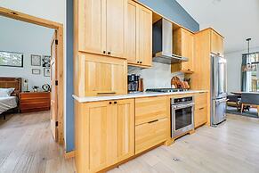 Chic Bellaire Home w/ Outdoor Kitchen on Clam Lake