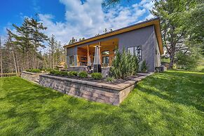 Chic Bellaire Home w/ Outdoor Kitchen on Clam Lake