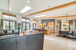 Chic Bellaire Home w/ Outdoor Kitchen on Clam Lake