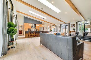 Chic Bellaire Home w/ Outdoor Kitchen on Clam Lake