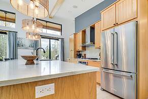 Chic Bellaire Home w/ Outdoor Kitchen on Clam Lake