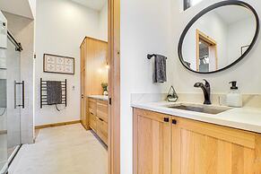 Chic Bellaire Home w/ Outdoor Kitchen on Clam Lake