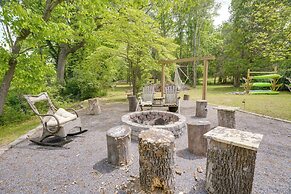 Riverfront Shenandoah Getaway w/ Kayaks & Tubes!