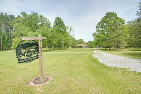 Riverfront Shenandoah Getaway w/ Kayaks & Tubes!