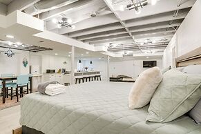 Riverfront Shenandoah Getaway w/ Kayaks & Tubes!