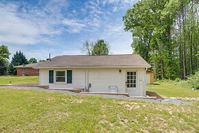Riverfront Shenandoah Getaway w/ Kayaks & Tubes!