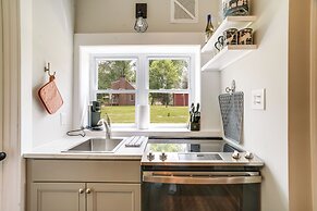 Riverfront Shenandoah Getaway w/ Kayaks & Tubes!