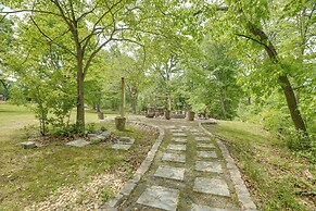 Riverfront Shenandoah Getaway w/ Kayaks & Tubes!