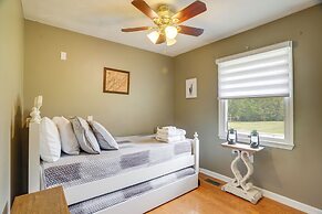 Riverfront Shenandoah Getaway w/ Kayaks & Tubes!