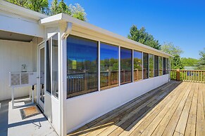 Kingsport 'boone Lake Hideaway' w/ Deck & Views!