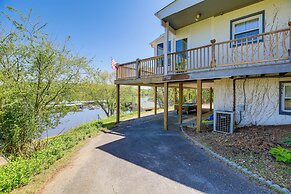 Kingsport 'boone Lake Hideaway' w/ Deck & Views!